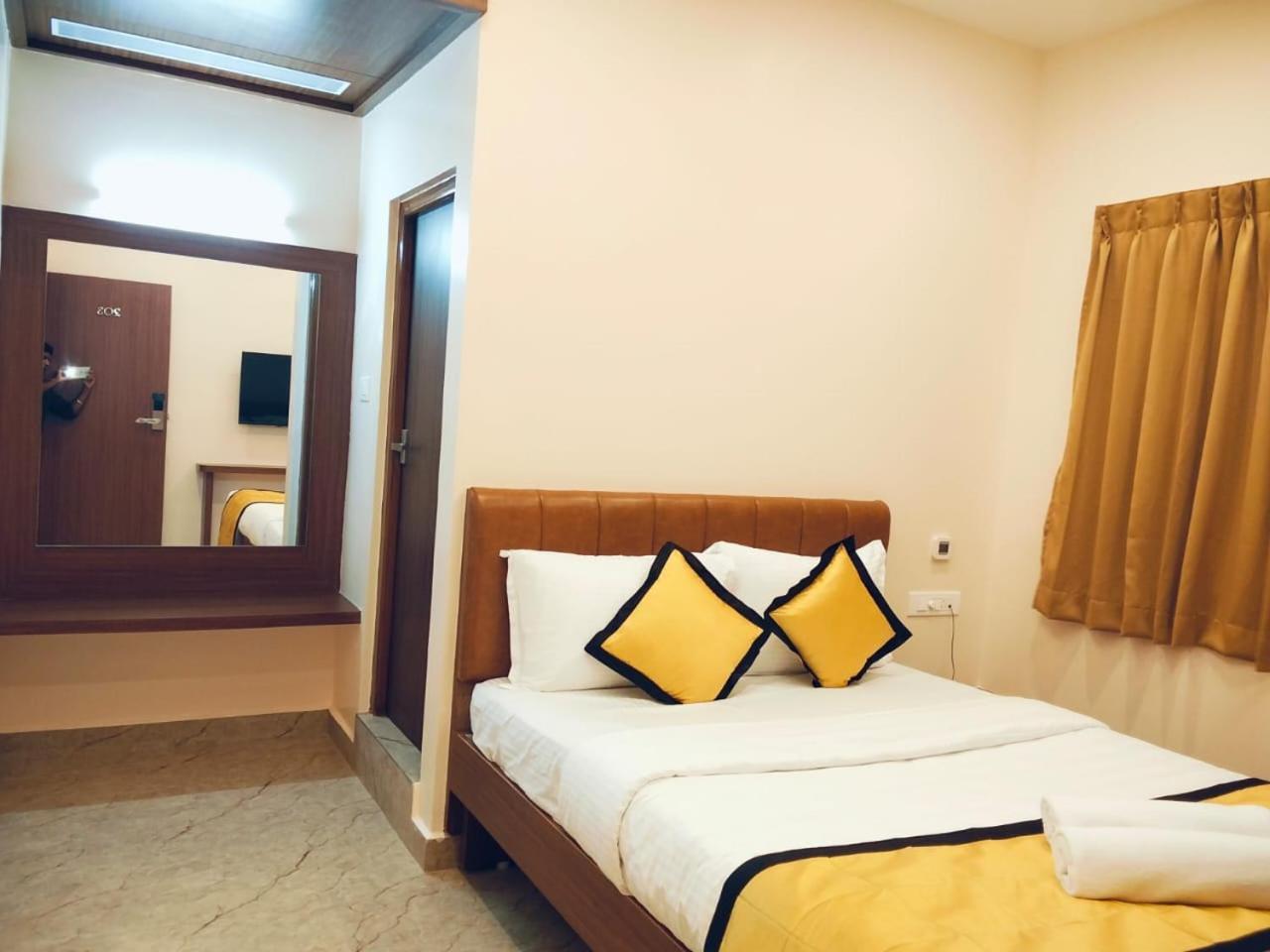 Uj Pallazzio - Business Class Luxury Hotel Tiruvannāmalai Extérieur photo