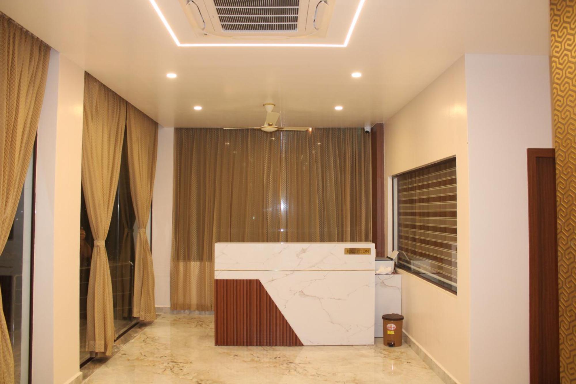 Uj Pallazzio - Business Class Luxury Hotel Tiruvannāmalai Extérieur photo