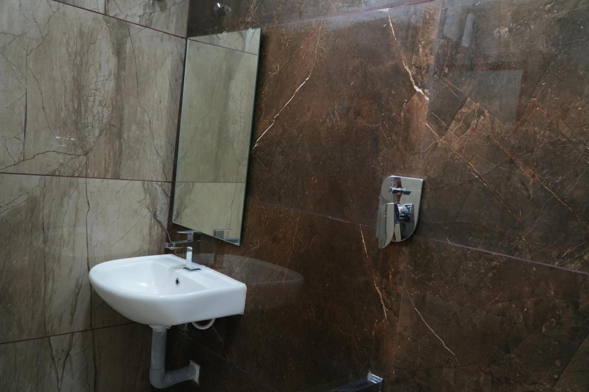 Uj Pallazzio - Business Class Luxury Hotel Tiruvannāmalai Extérieur photo