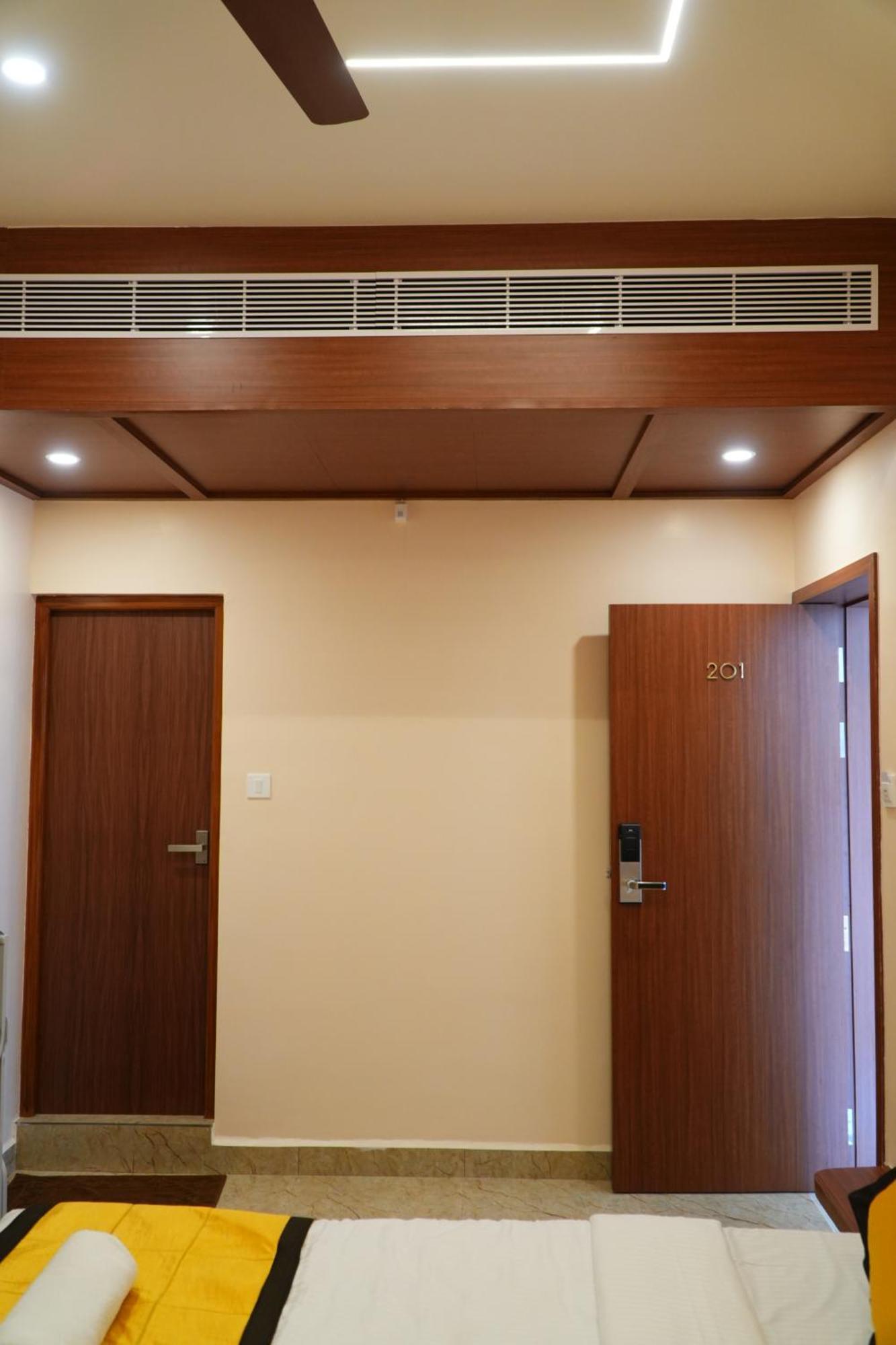Uj Pallazzio - Business Class Luxury Hotel Tiruvannāmalai Extérieur photo