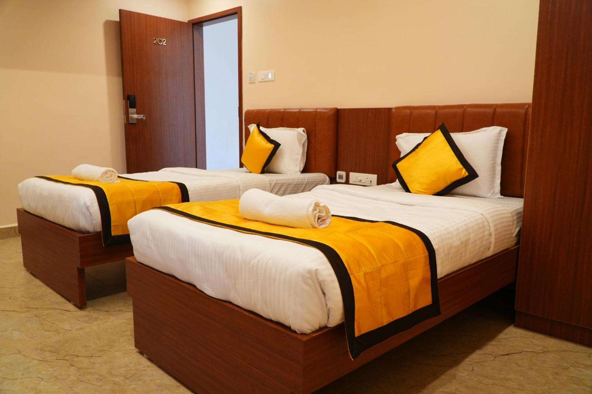 Uj Pallazzio - Business Class Luxury Hotel Tiruvannāmalai Extérieur photo