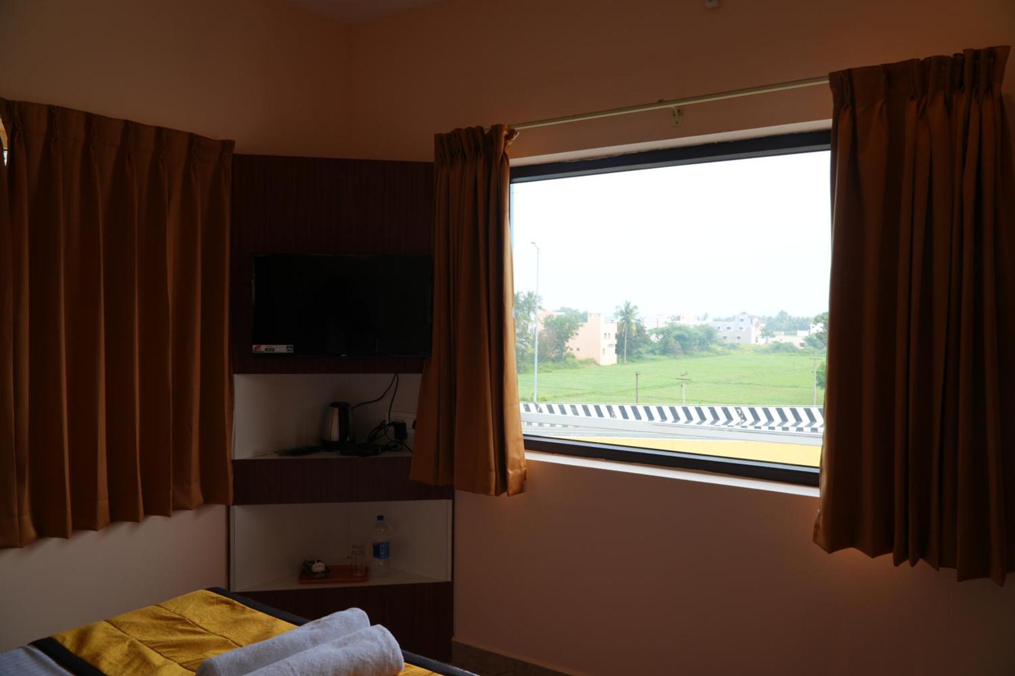 Uj Pallazzio - Business Class Luxury Hotel Tiruvannāmalai Extérieur photo