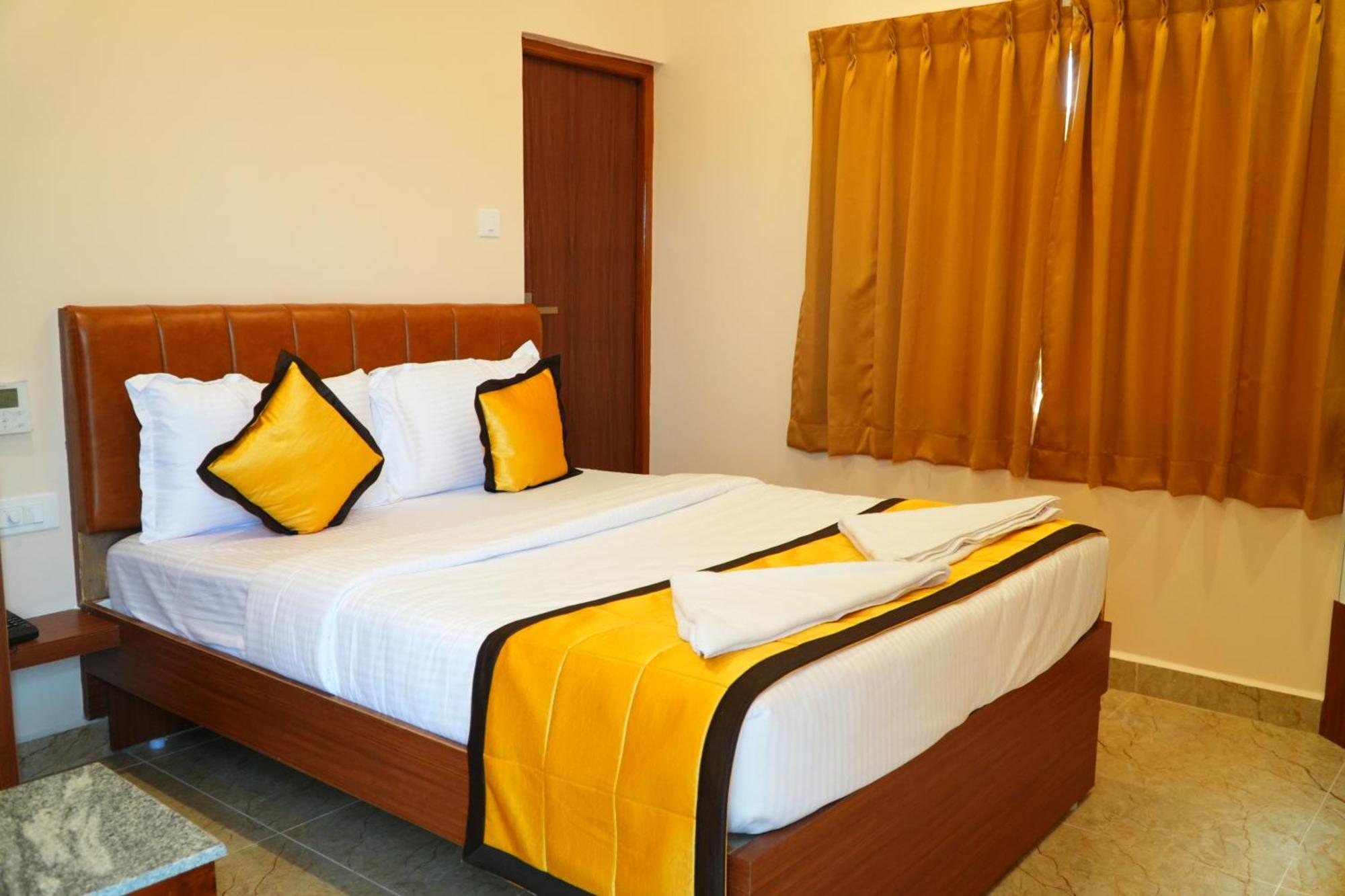 Uj Pallazzio - Business Class Luxury Hotel Tiruvannāmalai Extérieur photo